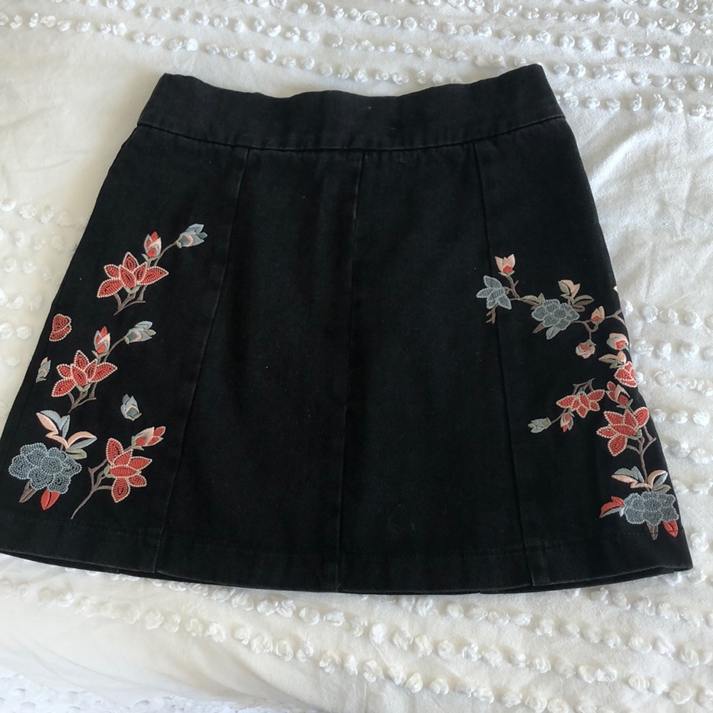 Embroidered denim skirt
